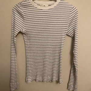 Långärmad tröja - Randig tröja från hm 💕 Skriv för fler bilder