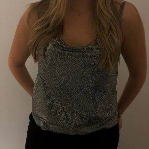 Glitterlinne - Glitterlinne perfekt till nyår🍸🪩🎆😄