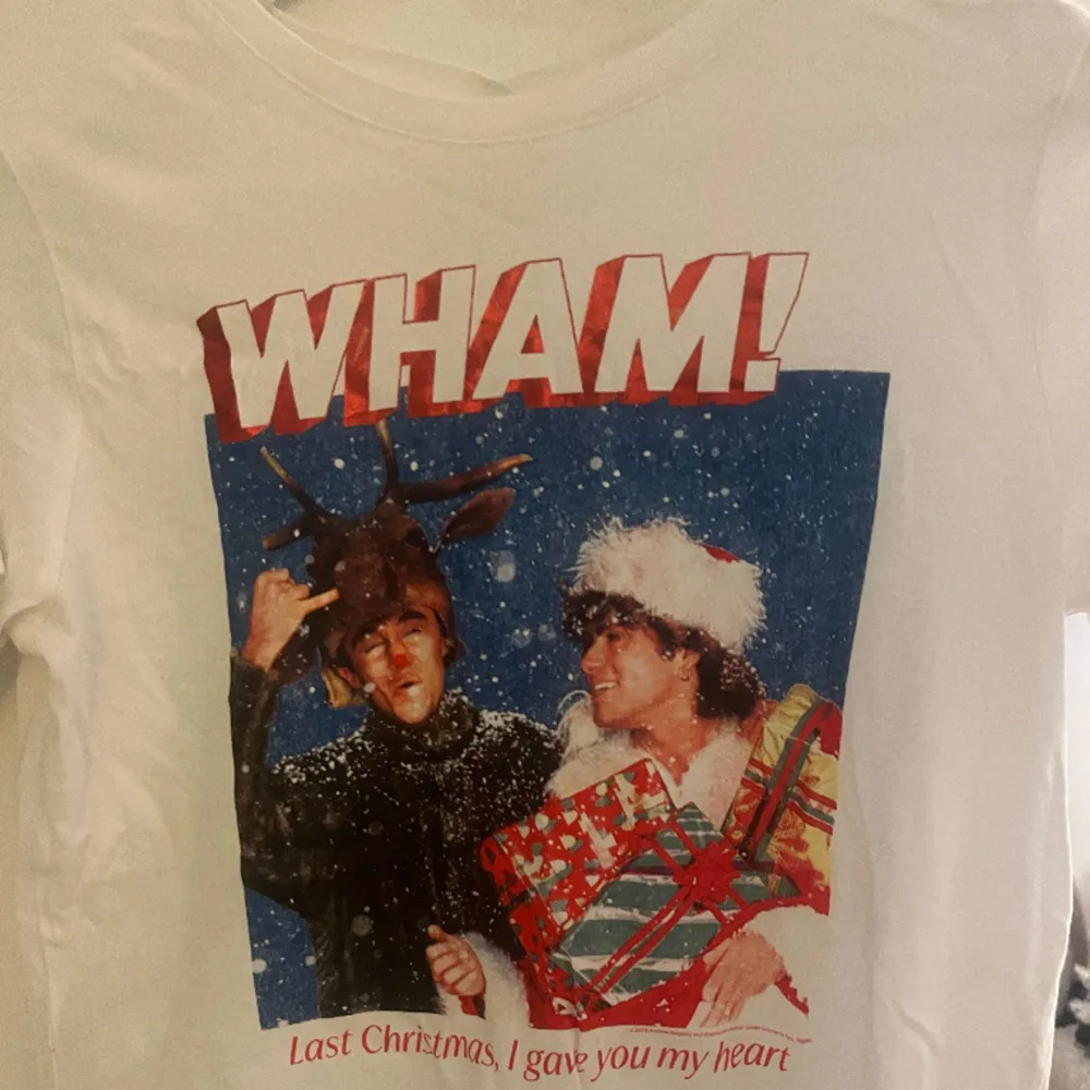 Julig t-shirt med Wham på. T-shirts.