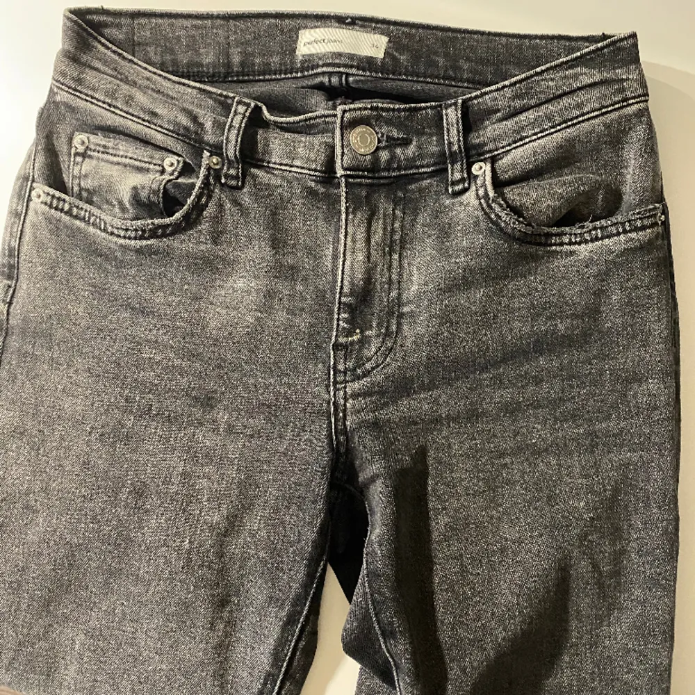 bootcut jeans storlek 34. Jeans & Byxor.