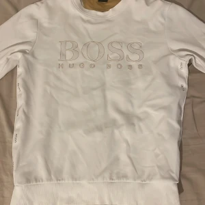 Hugo boss tröja  - Den börja bli liten för mig, En av dom skönaste tröjan jag har haft på mig 