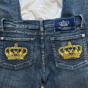 Victoria Beckham jeans - Säljer nu mina Victoria Beckham jeans som är lowwaist och bootcut. Använd inte köp nu utan skriv till mig🤍