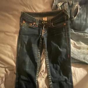  säljer mina true religion jeans för de kommer inte till användning priset kan diskuteras ny pris är ungefär 1200kr 💘💘💘
