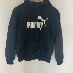 Puma zip up hoodie  - Använder ej längre, bra skick 
