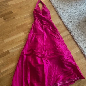 Festklänning - Elegant festklänning  Rosa  Tillbehör sjal