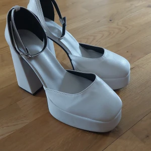 Chunky heels  - Söta klackskor med 12 cm klack. Aldrig använda.