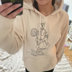 Hoodie - Mysig hoodie från H&M som inte längre kommer till användning!