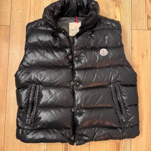 MONCLER TIB - Använt skick, size 1