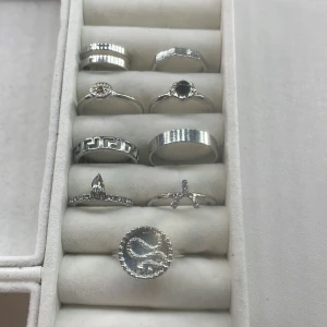 Silver ringar - Jätte fina ringar i silver ❤️🫶🏻 vet dock inte storleken på ringarna🥲 kan diskutera priset ❤️