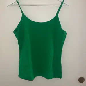 Jätte fint grönt linne från Zara💕 Bra skick💕