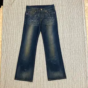 Crocker jeans, stl 29/30 (för korta på mig som är 172) Cool wash, lowwaist, bootcut. Made in italy