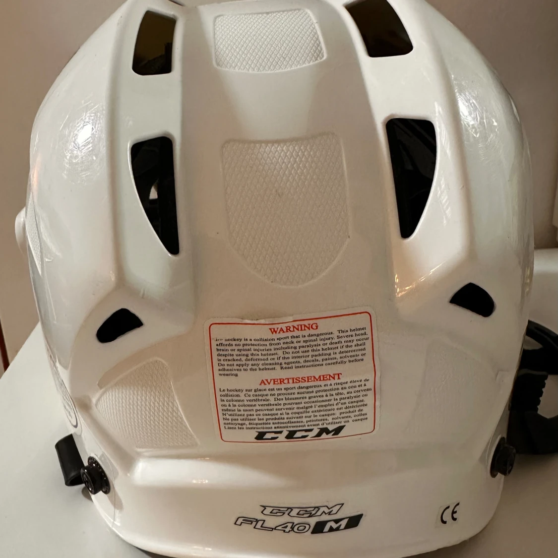 Skridskor plus hjälm  - 92