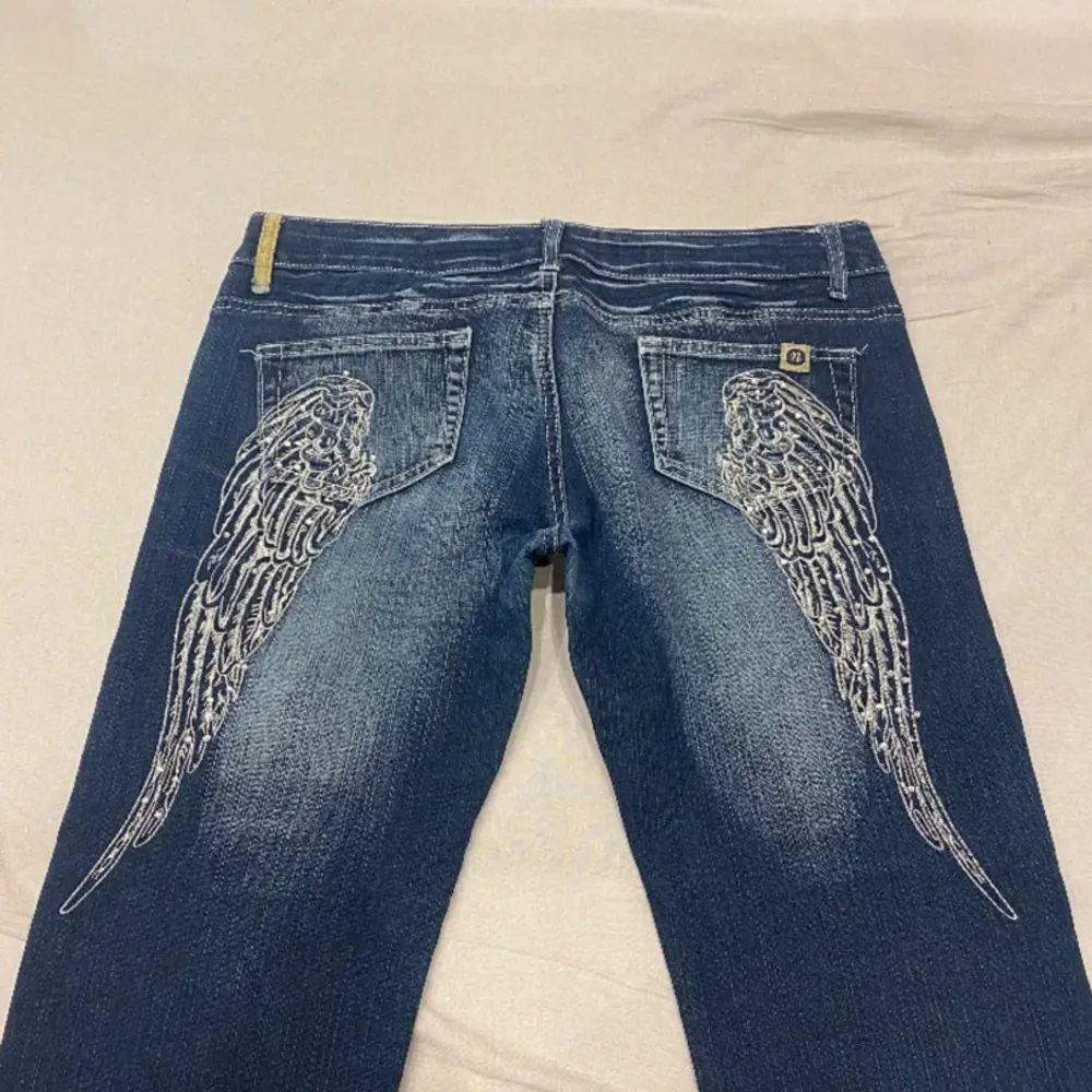 skit snygga vintage jeans, midja 45cm med mycket stretch och innerben på 70cm💕. Jeans & Byxor.