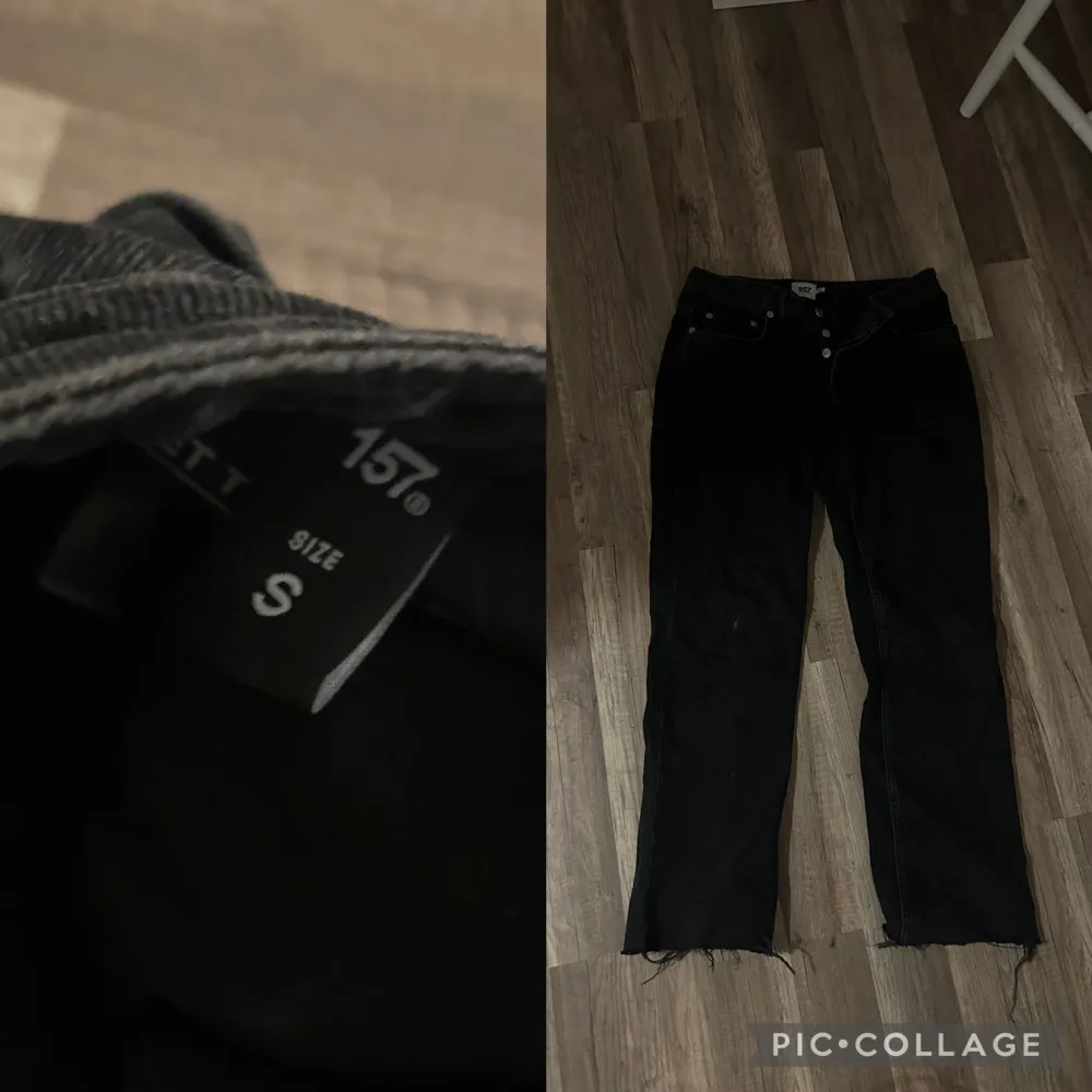 Svarta jeans som inte kommer till användning & är använda max 5 gånger Bra passform & trovärdig i storlek. Jeans & Byxor.