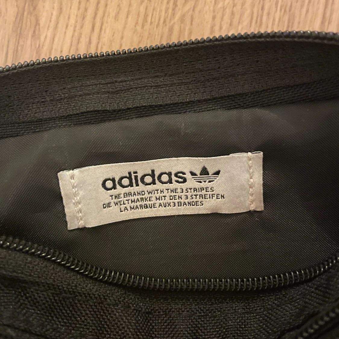 Adidas Magväska - 91