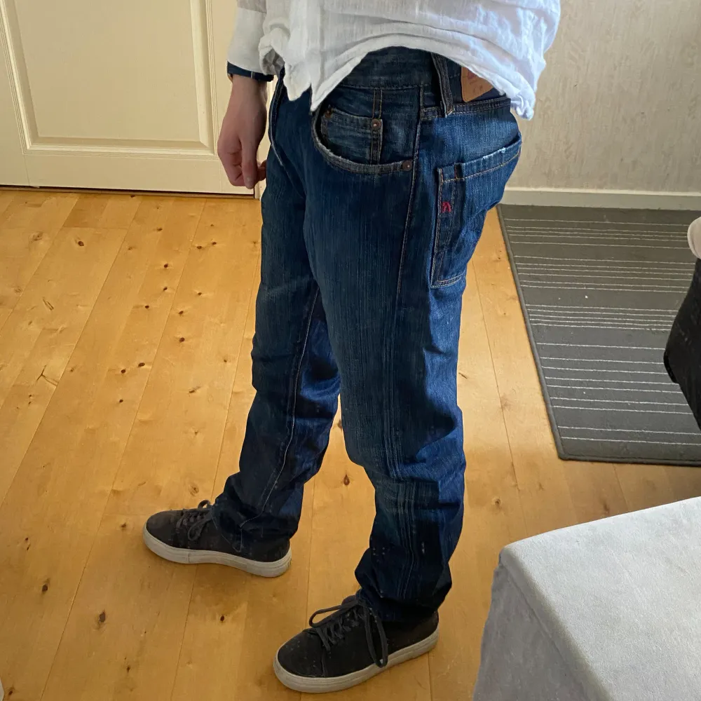 Snygga Replay jeans i storlek W29 L34. Passar (W28-W30) och (L32-34).  Skick 9/10.   Ställ gärna frågor vid funderingar!. Jeans & Byxor.