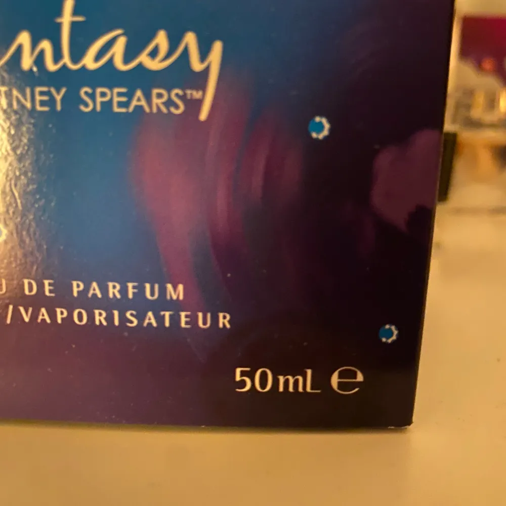 Jag säljer min parfym från Britney Spears för 400kr och ingen frakt. Det är 50 ml och all innehåll är kvar då doften inte passar mig. Originalpriset låg på 505 kr+frakt. . Accessoarer.