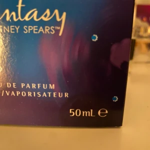 Britney Spears Parfym - Jag säljer min parfym från Britney Spears för 400kr och ingen frakt. Det är 50 ml och all innehåll är kvar då doften inte passar mig. Originalpriset låg på 505 kr+frakt. 
