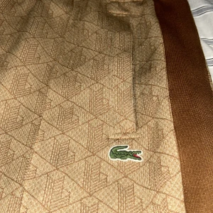 Lacoste byxsor  - Köpt på NK, använt fåtal gånger. Snabb affär kan tänkas gå ner i pris