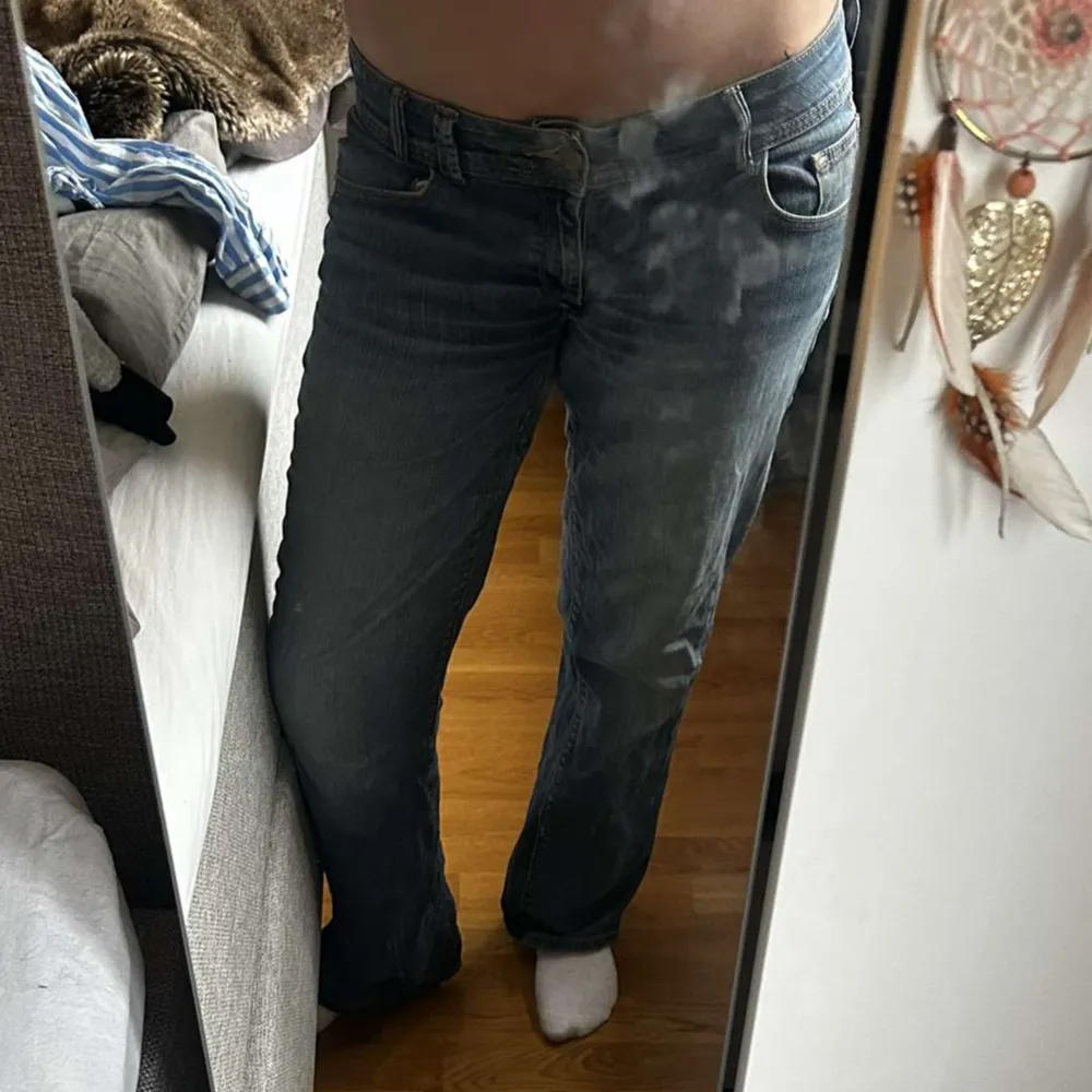 Jeans som jag har sytt om till lågmidjad❤️. Jeans & Byxor.