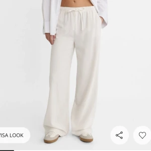 Linnebyxor  - Säljer mina linnebyxor ifrån stradivarius då jag tycker de är lite korta på mig som är 176. Köpte de i Spanien för ett år sen och är knappt använda sedan dess