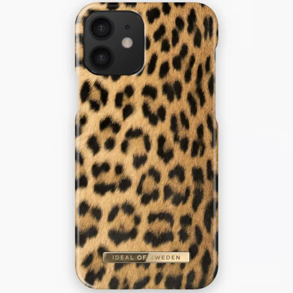 Säljer nu detta jättecoola mobilskalet med leopard print ifrån IDEAL OF SWEDEN. Mobilskalet är helt och i nyskick, säljer på grund av att jag har köpt en ny mobil! Vid mer information, vänligen kontakta via DM! . Accessoarer.