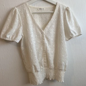 Blus - Blus från zalando som aldrig har kommit till användning