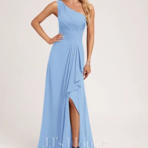 Balklänning - Balklänning från JJ House, köpt för 1800 ink frakt och tull. Säljer för 1200kr! Aldrig använd enbart provad. Storlek 38 💕