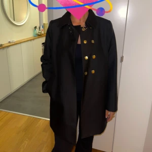 Snygg oanvänd vårjacka  - Oanvänd snygg vårjacka från Zara i storlek L.  Pris kan diskuteras.