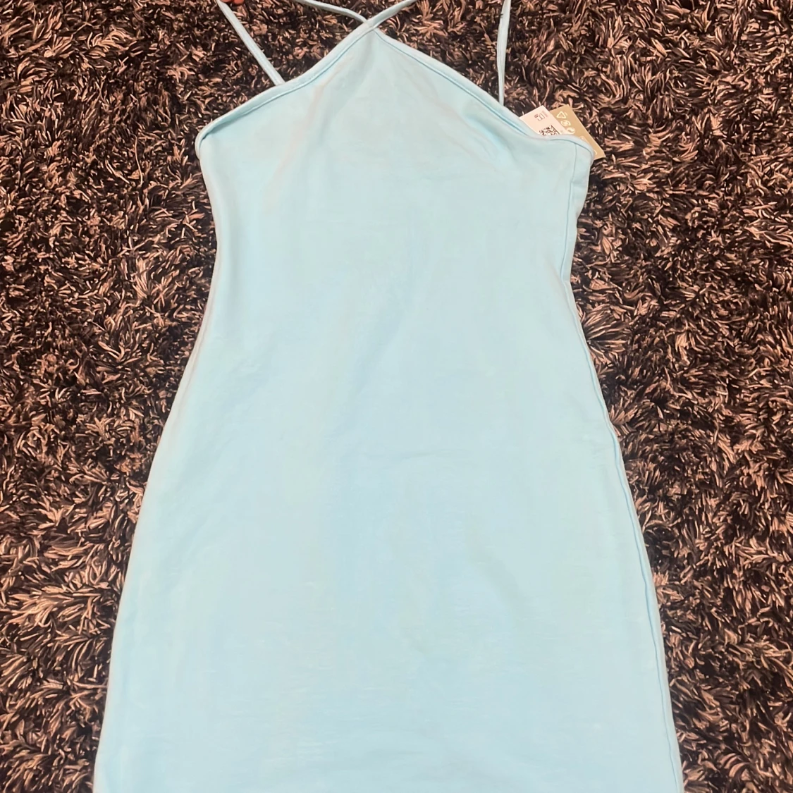 Blå kläning med fin detalj upptil 