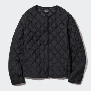 Uniqlo jacka - Jacka från uniqlo som inte kommer till någon användning längre💕Jättefint skick och inga defekter, storlek M