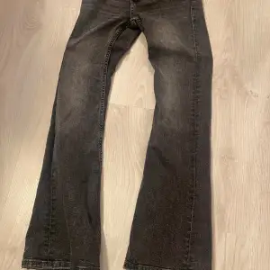 Gråa jeans från Gina storlek 146 perfekt skick få användningar low rise bootcut 