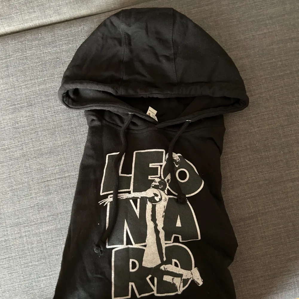 Leonard hoodie svart i strl L. . Hoodies.