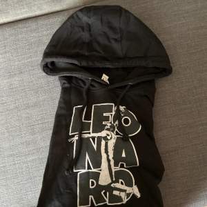 Leonard hoodie svart i strl L. 