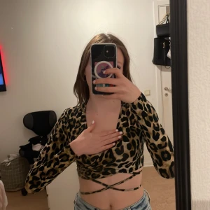Leopard topp - Köpt på SHEIN, säljer då jag inte använder den längre.
