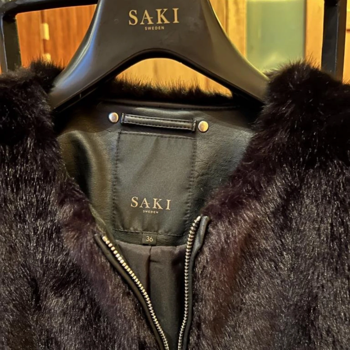 Vår pälsjacka Saki  - 90