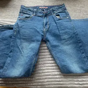 Jeans från Tommy Hilfiger. Stl 10 år