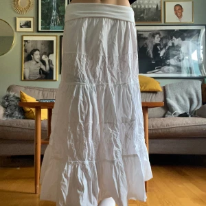 Vintage low waist maxi skirt 🧚🏼 - DÖR för denna kjolen, men tyvärr är den lite stor för mig 😭 står ingen storlek, men passar S-M
