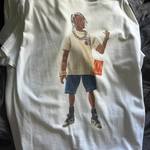 Travis scott T-shirt  - Köpt på tradera och knappt använd