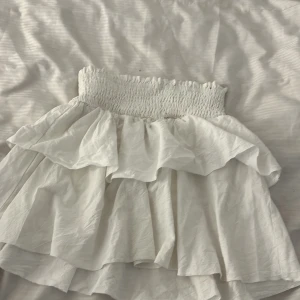 Volang kjol!🎀 - Säljer min gulliga kjol pga den är för liten!💞 nypris 100kr