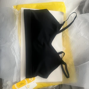 Sport BH - Sport bh från glowmode helt ny endast testad. För liten för mig. 