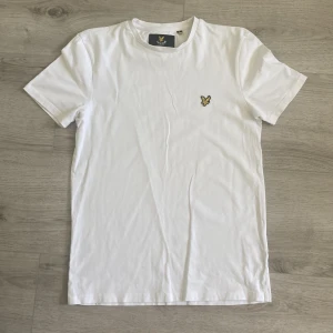 Lyle&scott - Helvit lyle&scott tisha i storlek M