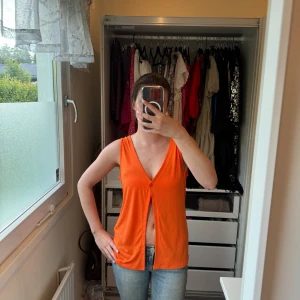 Orange väst Nakd - Superfint skick, snygg väst.