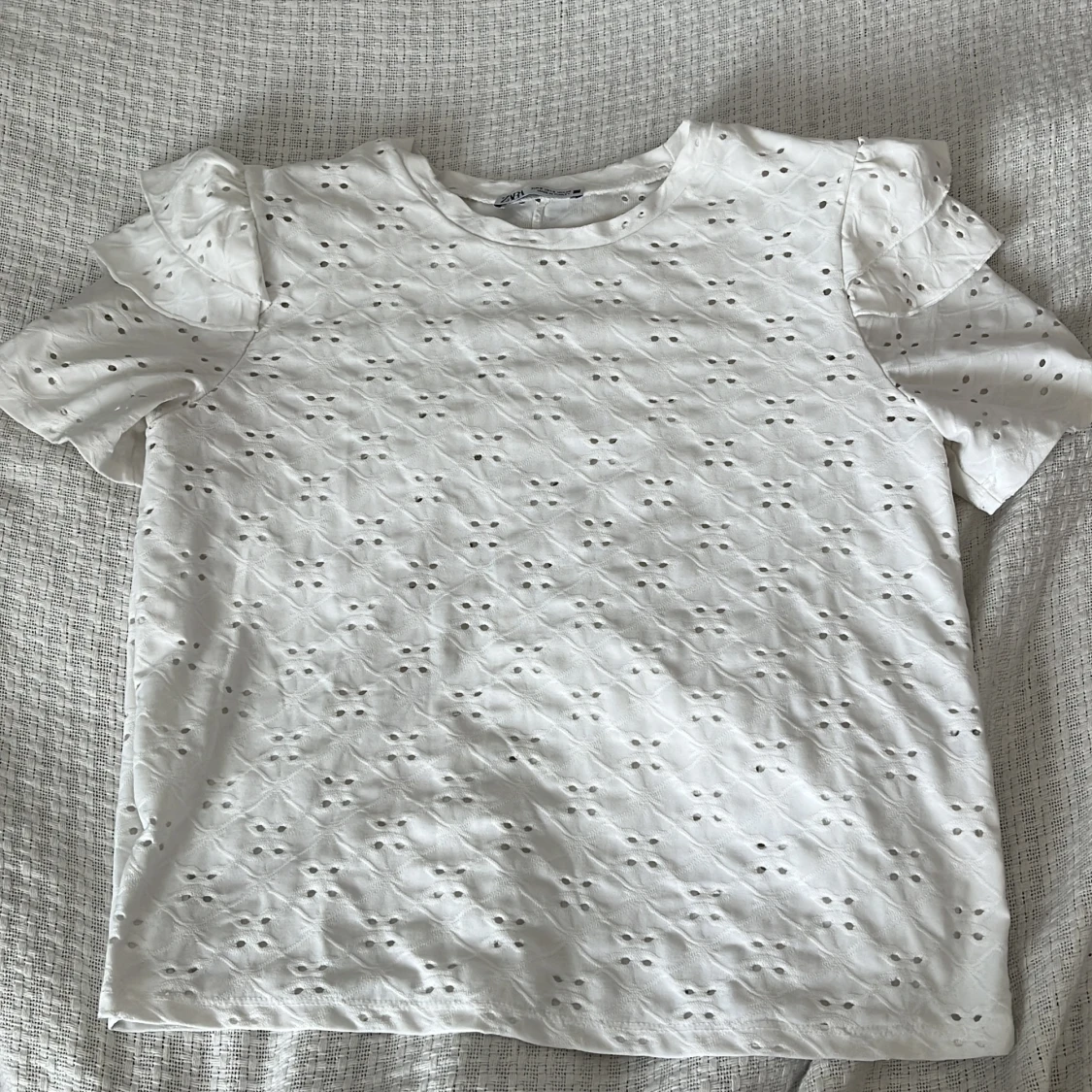 Vit topp med hål broderier - 90