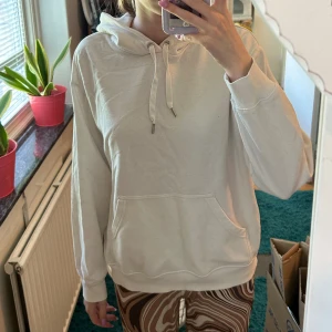 Vit hoodie - Vit hoodie från hm, storlek s, bra skick