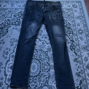 Dsquared2 jeans - Säljer dessa fina jeans bra skick inga fel osv