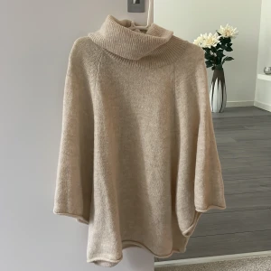 Stickad trekvart  - Super bra skick ,kommer inte till användning