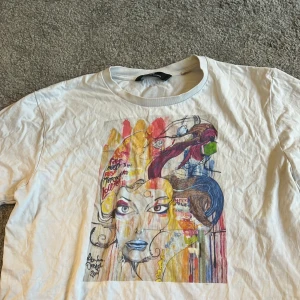 T-shirt med tryck - Fin T-shirt från THE COOL ELEPHANT, i bra skick💓