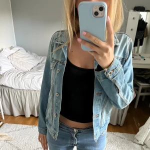 Jeansjacka  - Snygg somrig blå jeansjacka!☀️Från Zara