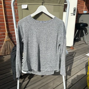 Tröja - Storlek S